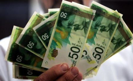 وزارة المالية تعلن صرف رواتب الموظفين العموميين غدا