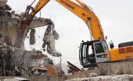 الاحتلال يهدم منزل الأسير منتصر شلبي في ترمسعيا شمال رام الله