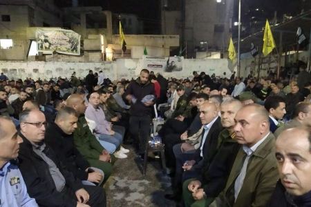 محافظ جنين يقدم واجب العزاء بالشهيدين حازم والسعدي في مخيم جنين