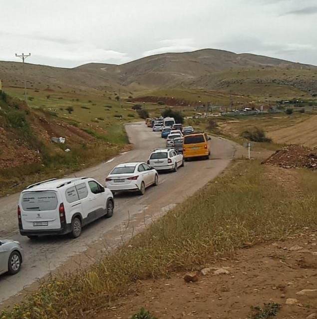 الاحتلال يواصل تشديد إجراءاته على حاجز الحمرا العسكري في الأغوار