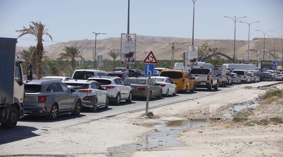 الاحتلال يواصل إغلاق أريحا ويعتقل 10 مواطنين