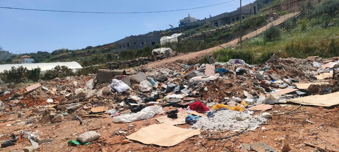 الكشف عن استخدام قطعة أرض كمكبّ للنفايات الإسرائيلية في قلقيلية