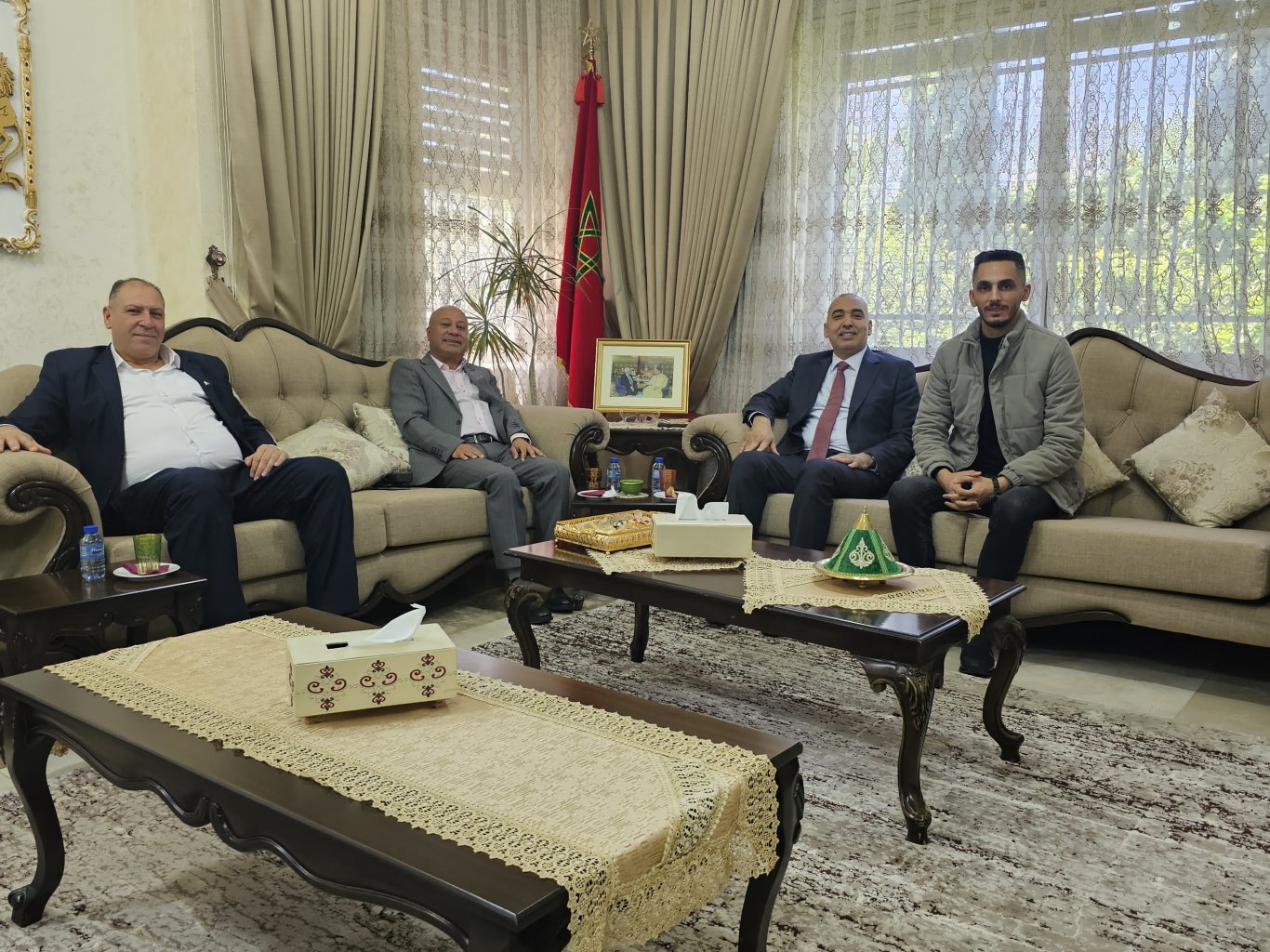 أبو هولي يبحث مع السفير المغربي سبل تعزيز صمود اللاجئين في ظل استهداف 