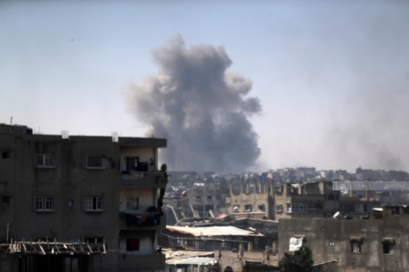 ثلاثة شهداء بينهم طفلتان ومصابون في قصف الاحتلال حي الزيتون بمدينة غزة