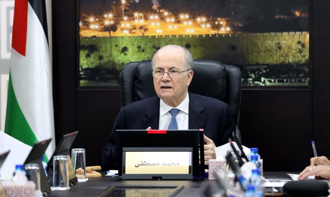 رئيس الوزراء يتفقد غرفة العمليات المشتركة للأجهزة الأمنية لمتابعة سير عملية الاقتراع