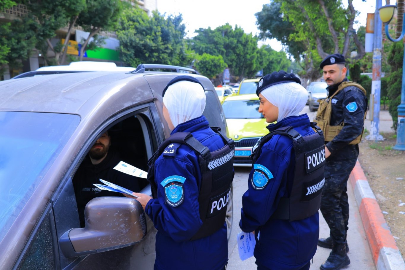 الشرطة تنفذ حملات توعوية حول مخاطر الأجسام المشبوهة في نابلس وسلفيت