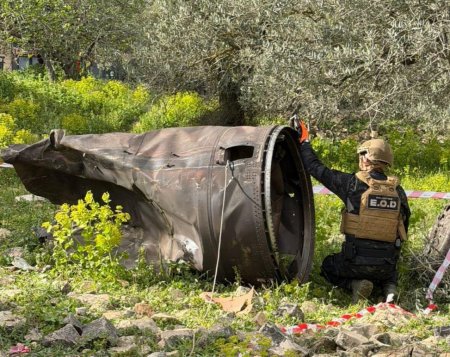 الشرطة تتلف جسماً مشبوهاً وتتعامل مع شظايا صاروخية في بلدة بيرزيت