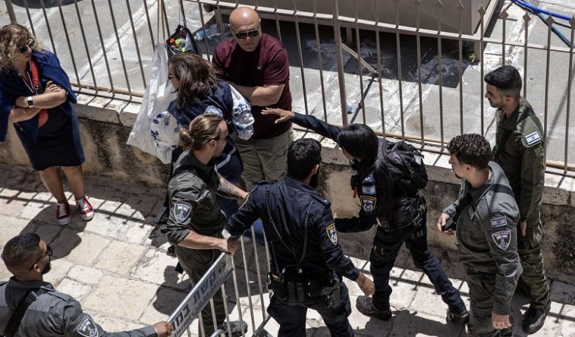 الاحتلال يزيل العلم الفلسطيني عن زي الكشافة في القدس خلال 