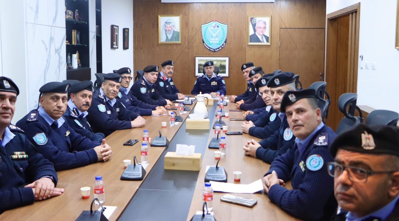 اللواء علام السقا يجتمع بإدارة المرور ويوجه باتخاذ كافة الاجراءات للحد من حوادث السير وتعزيز السلامة المرورية
