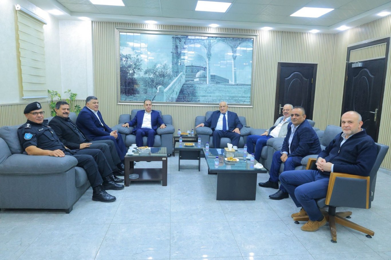 وزير الداخلية واللواء السقا يتفقدان مديرية شرطة محافظة نابلس