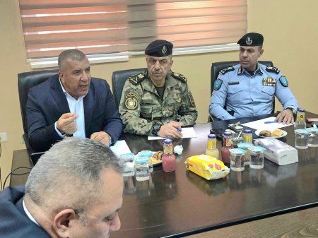 قادة الأجهزة الأمنية تعقد اجتماعاً أمنياً في محافظة الخليل لضبط الحالة الأمنية وتعزيز سيادة القانون