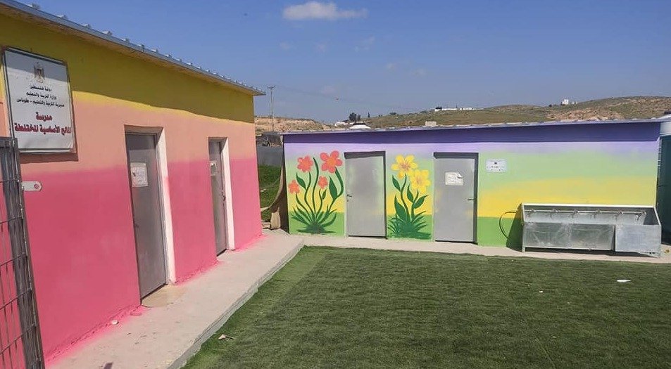 مستعمرون يهدمون مدرسة المالح في الأغوار الشمالية 