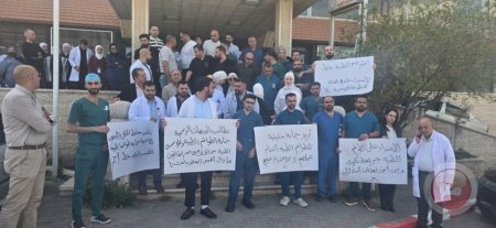 اعتداء عنيف على طواقم طبية في الخليل.. ووقفة احتجاجية تطالب بحمايتهم