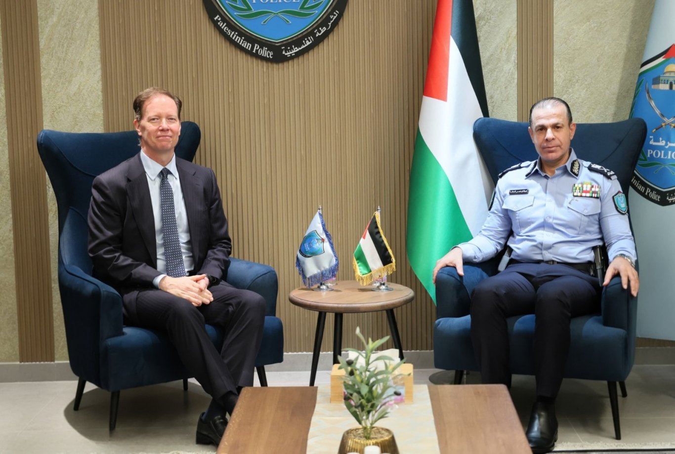 اللواء علام السقا يستقبل مدير مكتب (INL) في القدس لبحث تعزيز التعاون المشترك