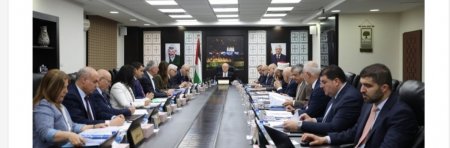 الحكومة: قرارات طارئة لمواجهة الأزمة المالية واعتماد دوام جزئي للموظفين