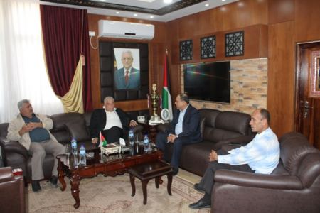 المحافظ رمضان يلتقي العالول ومدير دائرة الجمارك والمكوس والقيمة المضافة 