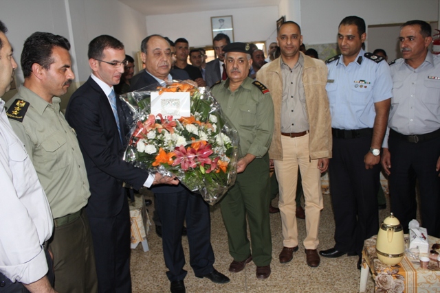 المحافظ رمضان وقادة الأجهزة الأمنية وفعاليات المحافظة يقدمون التهاني بذكرى استقلال المملكة الأردنية الهامشية 