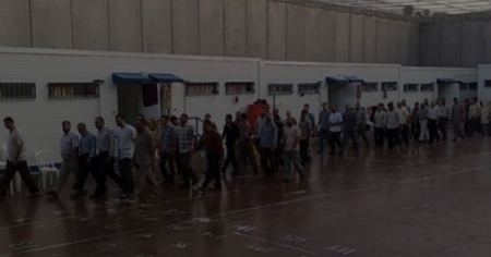 50 أسيرا قياديا من مختلف الفصائل ينضمون للإضراب غدا