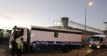 نقل الاسرى المضربين الى سجون قريبة من المشافي