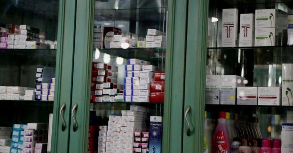 الصحة: تخفيض أسعار 864 صنفاً دوائياً أجنبياً