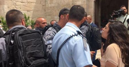اعتقال فتاة في القدس جراء قمع فعالية تضامنية مع الاسرى