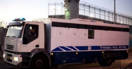 نقل 76 أسيرا مضربا من "عوفر" إلى مستشفيات ميدانية