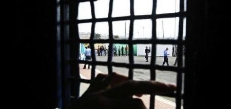 الأسرى يواصلون معركة "الحرية والكرامة" لليوم الـ20