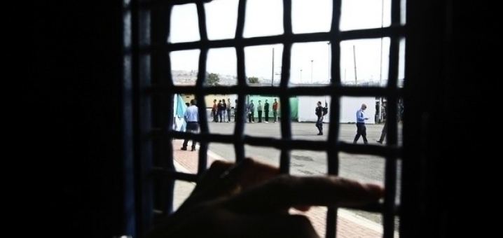 الأسرى يواصلون معركة 