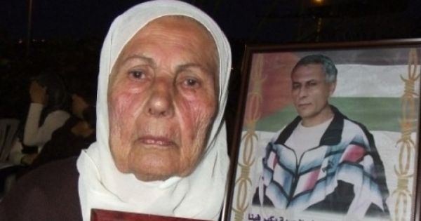 والدة عميد الاسرى: ابني خرج من الموت الفعلي إلى الموت البطيء