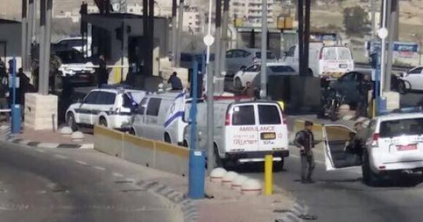 الاحتلال يصيب شابا بالرصاص على حاجز حزما