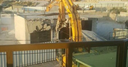 الاحتلال يهدم منازل ومحلات تجارية بالقدس وبيت لحم