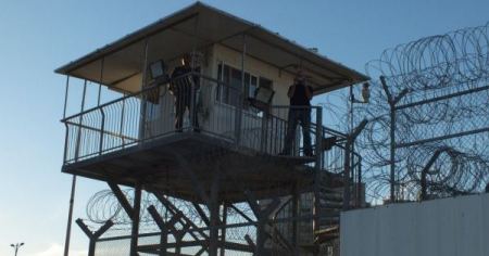 عقوبات قاسية على الأسرى المضربين في عسقلان