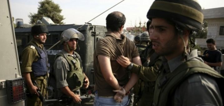 اعتقال المفكر أحمد قطامش بمنزله بالبيرة