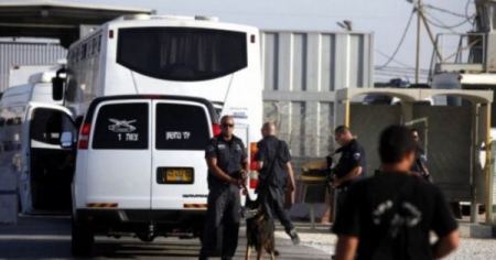 نقل عدد من الاسرى المضربين الى المشافي