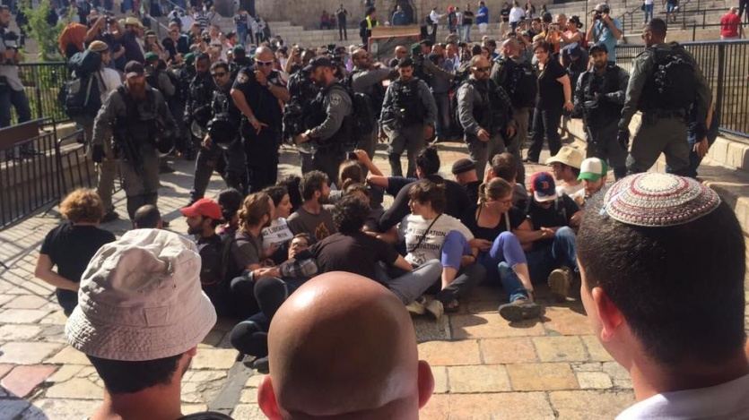 القدس: قوات الاحتلال تقمع متضامنين وتعتقل مقدسيين