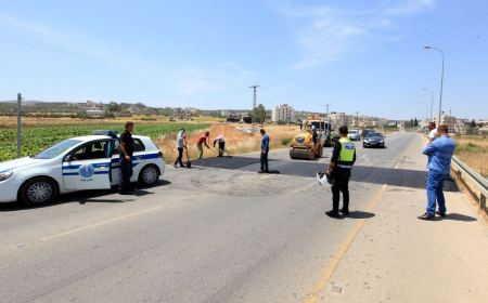الامريكية تقوم بتركيب مطبات على شارع الزبابدة الجامعة حفاظاً على سلامة الطلبة والمواطنين