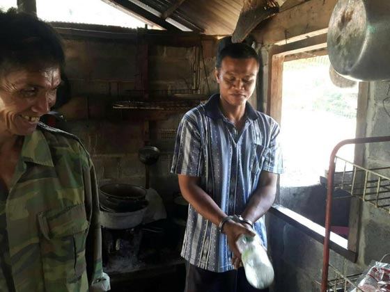 صور/ شاب يقتل والده المسن طعناً ... ولن تصدق السبب !!