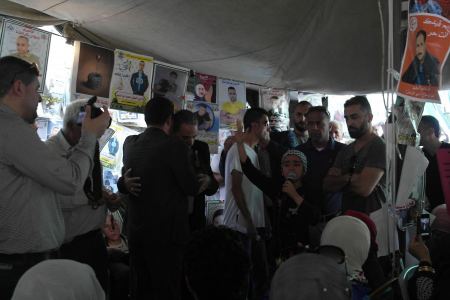  المحافظ رمضان يلتقي لجنة اموال الزكاة في محافظة جنين ويطلعوه على التقرير السنوي 2016