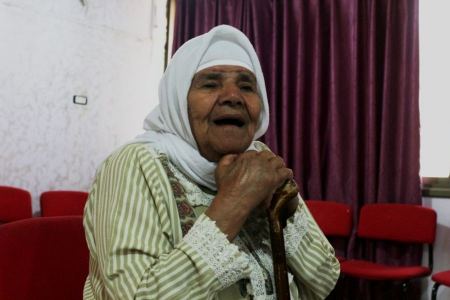 أم الزينات تُكحّل عين الثمانينية صبح!