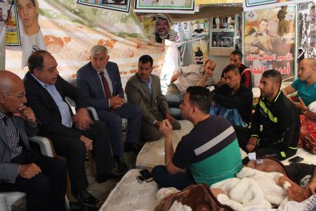  وزير الزراعة ومحافظ جنين يزورون خيمة الاعتصام 