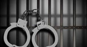 الشرطة تقبض على شخصين قاما بسرقة صناديق تبرعات زكاة من محال تجاريه في رام الله