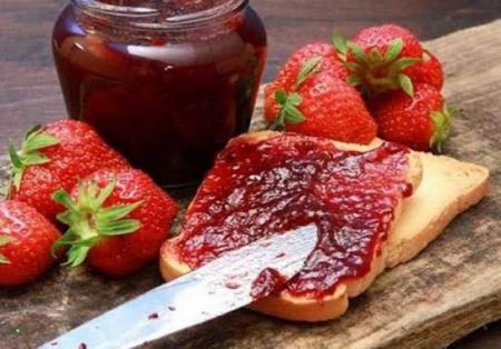 توقفوا فوراً عن أكل المربى والخبز الأبيض.. وهذا هو السبب!