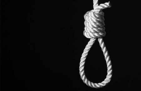 الشرطة والنيابة العامة تحققان بوفاة مواطن وجد معلقاً بسقف منزله بنابلس