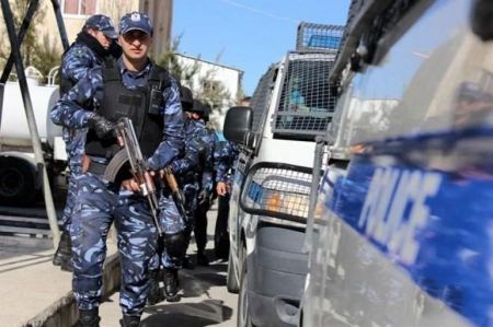 وفاة شرطي داخل مركز في نابلس