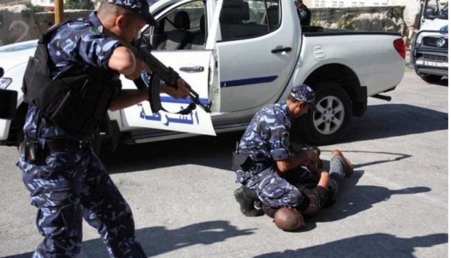 القبض على فار من وجه العدالة صادر بحقه 13 أمر حبس