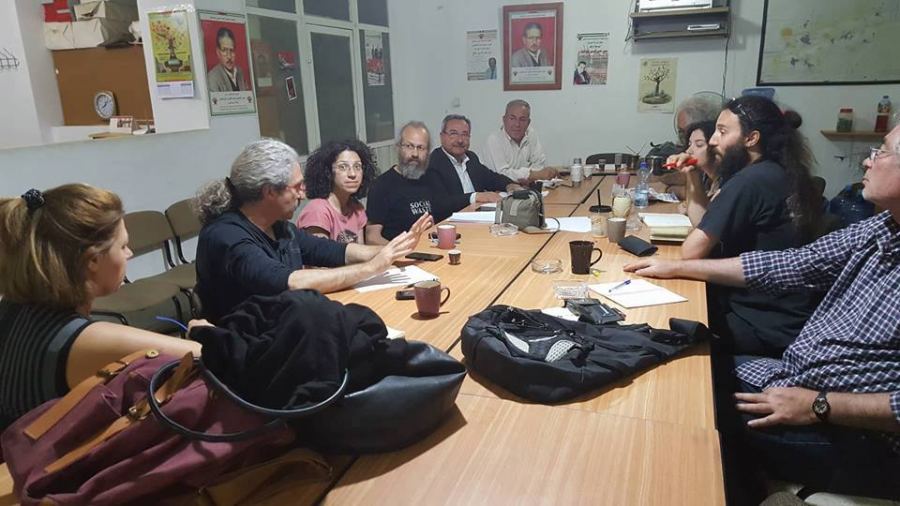 قيادة الجبهة الديمقراطية تستقبل وفدا من المعلمين اليونانيين