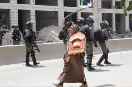 مواجهات عنيفة بمحيط حاجز 'قلنديا' شمال القدس