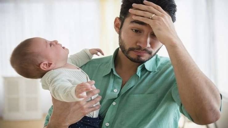 هل يصاب الرجال أيضاً بإكتئاب ما بعد الولادة؟!