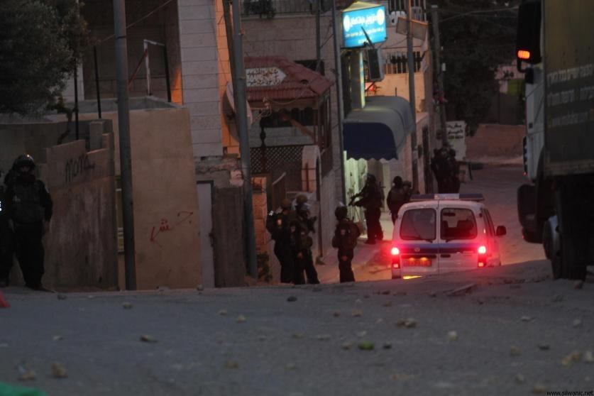 القدس: إصابة طفل واعتقال والدة أسير