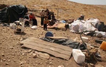 الاحتلال يشرد 5 عائلات في الأغوار بحجة التدريبات